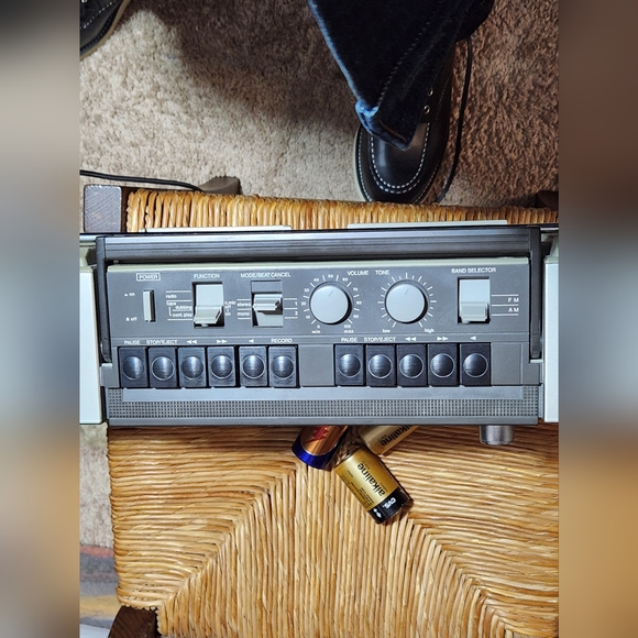 VINTAGE MONTGOMERY WARD BOOMBOX - Picture 5 of 16